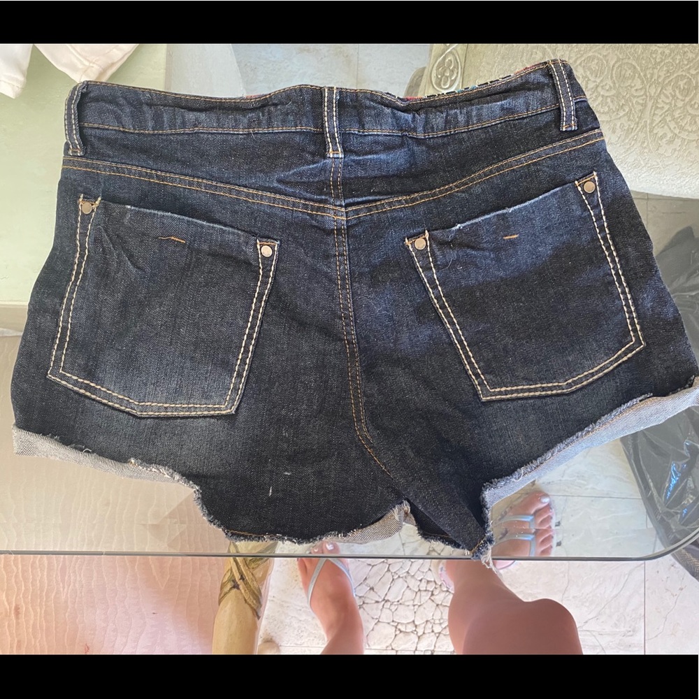 Shorts - Picture 2 of 6